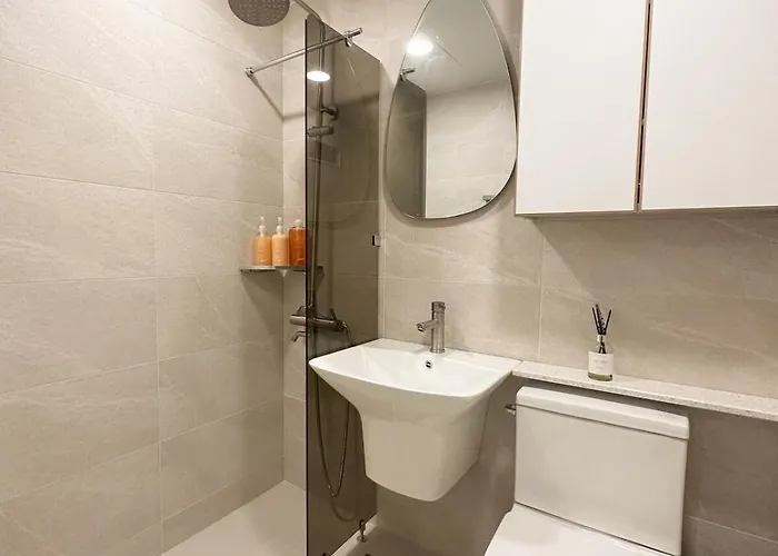 Spacious 2br 3br Near Hongdae Free Parking * Seúl