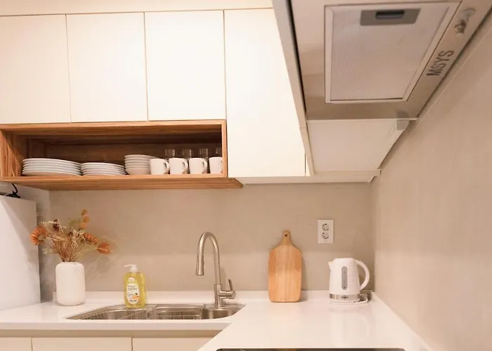 Apartamento Spacious 2br 3br Near Hongdae Free Parking Seúl